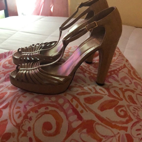 Heels - Picture 2 of 4